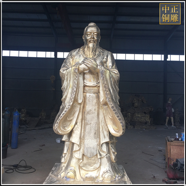 三米高鎏金孔子像.jpg 三米高鎏金孔子像.jpg