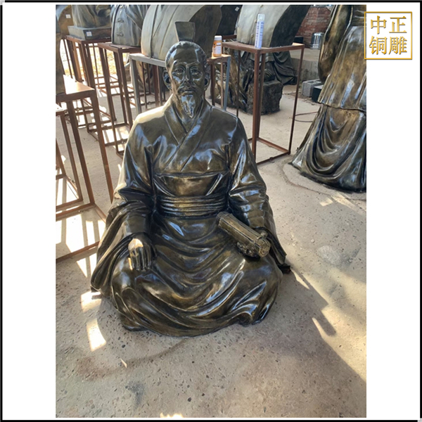 孔子坐著拿書(shū)銅雕塑.jpg